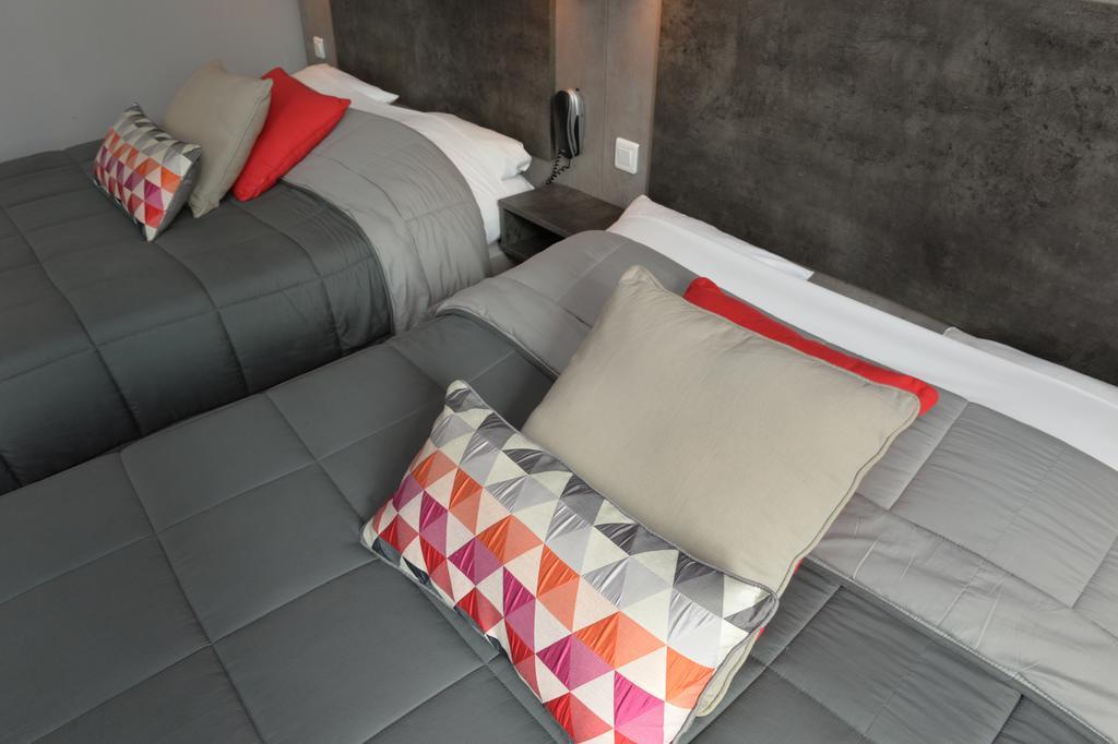 Hotel La Croix Blanche Tarbes Kamer foto