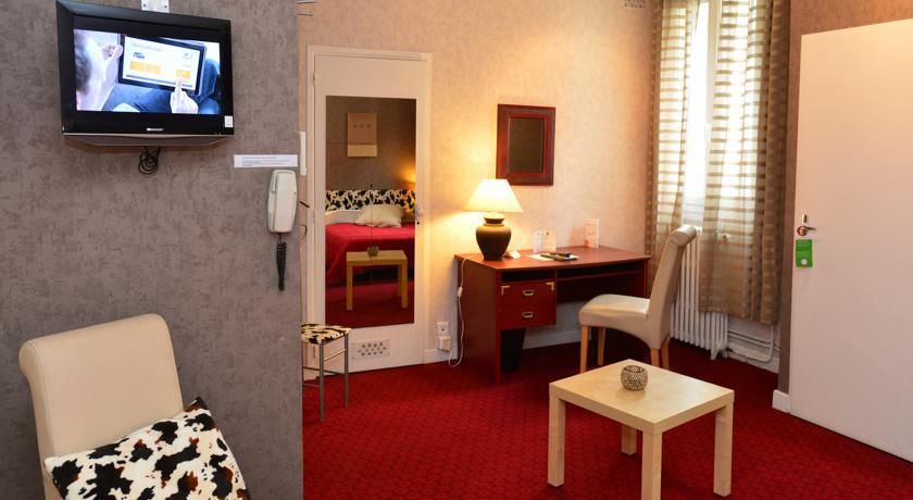 Hotel La Croix Blanche Tarbes Kamer foto