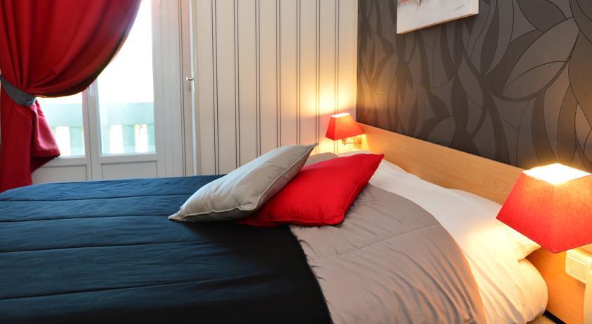 Hotel La Croix Blanche Tarbes Kamer foto