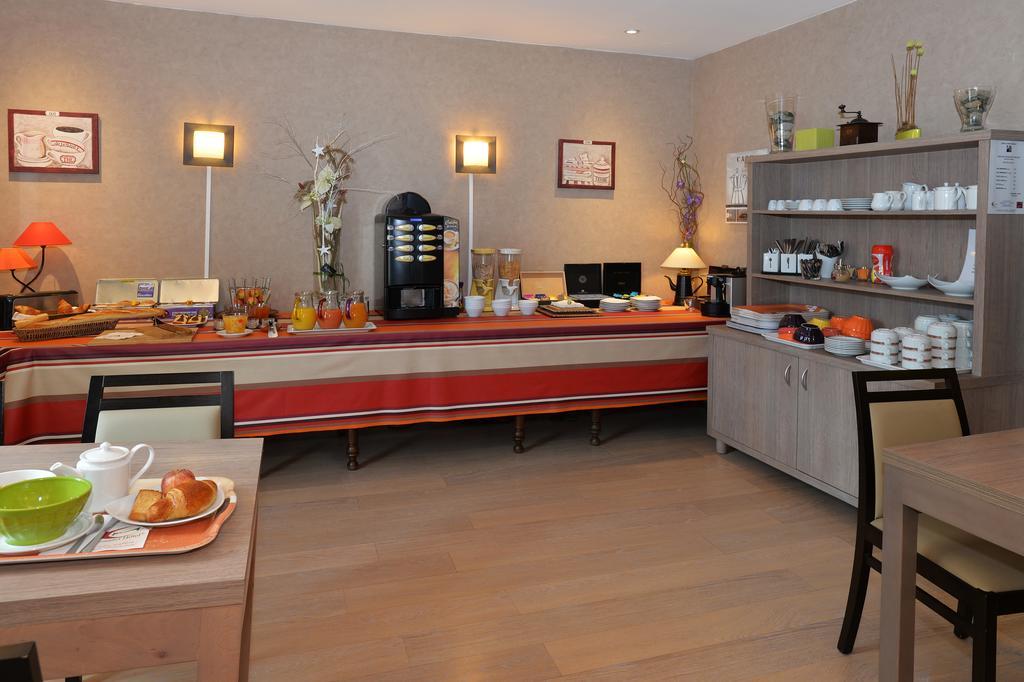 Hotel La Croix Blanche Tarbes Buitenkant foto
