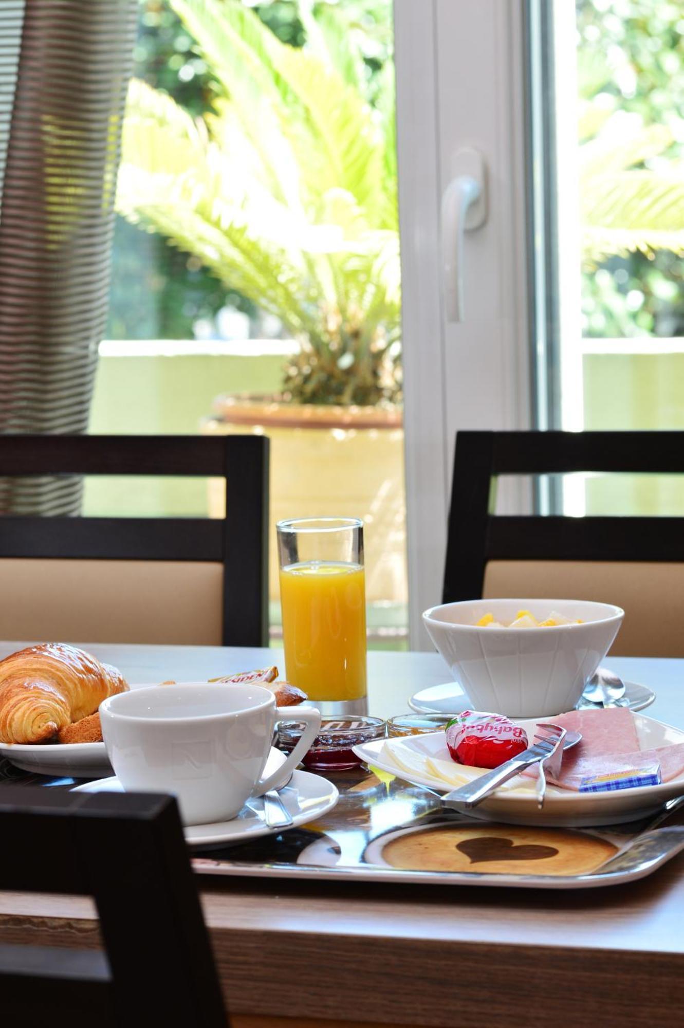 Hotel La Croix Blanche Tarbes Kamer foto