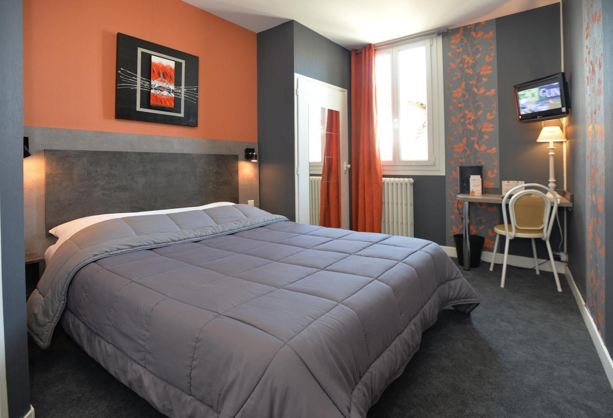 Hotel La Croix Blanche Tarbes Buitenkant foto
