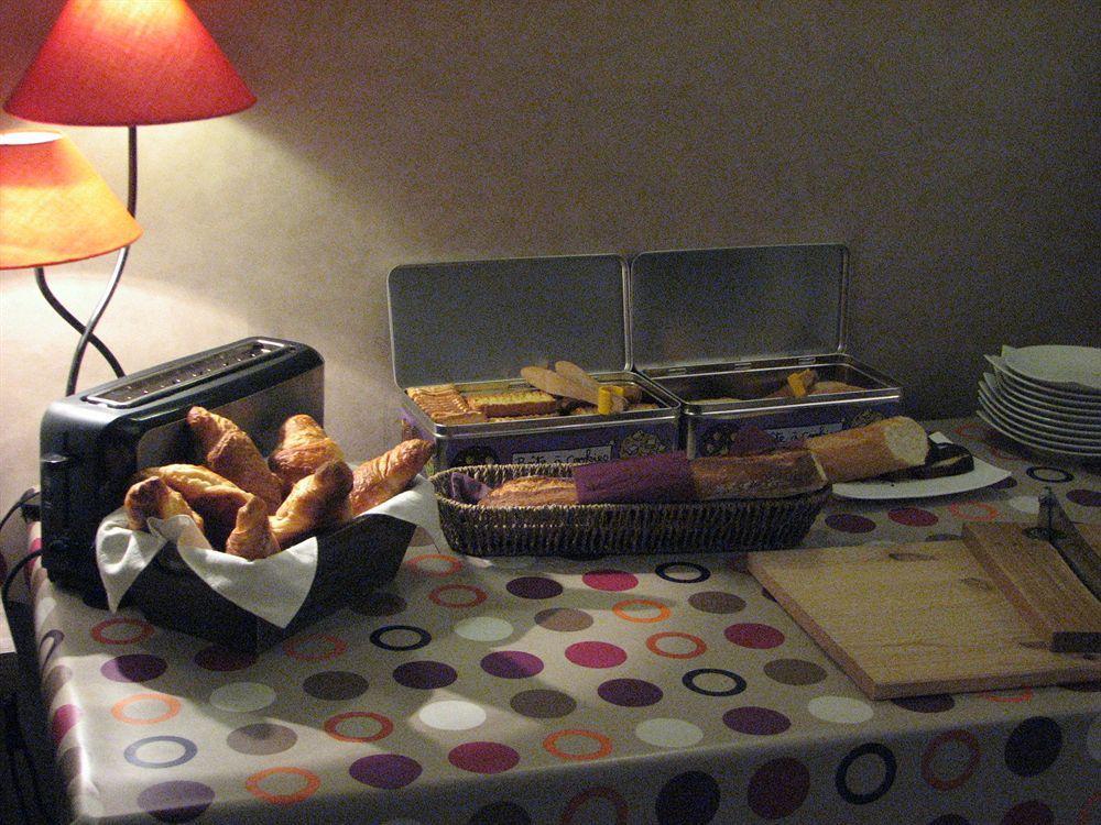 Hotel La Croix Blanche Tarbes Buitenkant foto