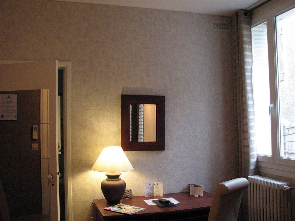 Hotel La Croix Blanche Tarbes Buitenkant foto