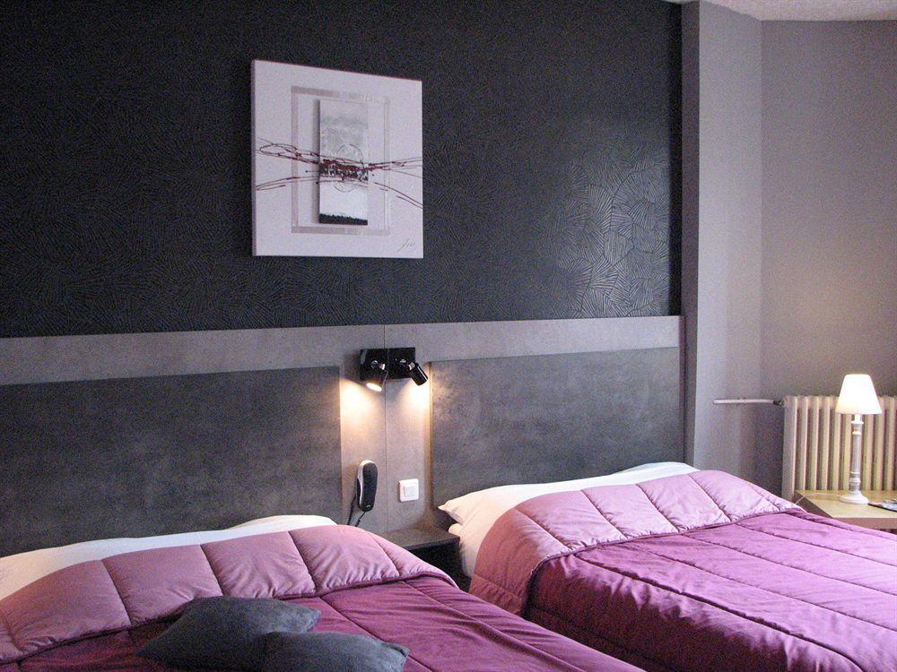 Hotel La Croix Blanche Tarbes Buitenkant foto