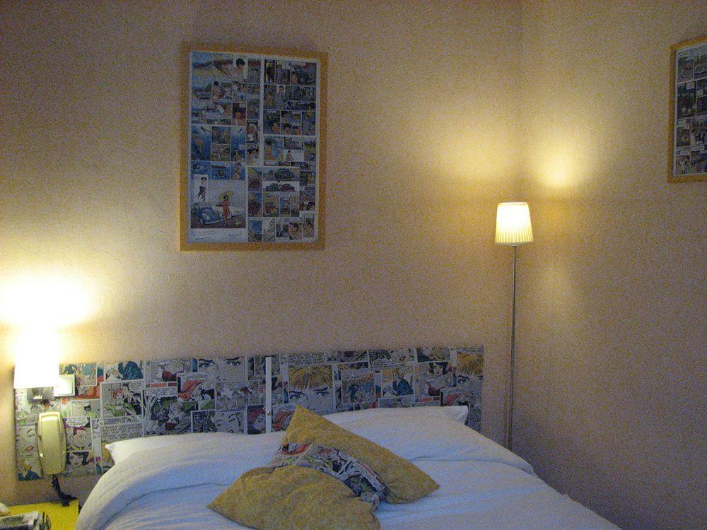Hotel La Croix Blanche Tarbes Buitenkant foto