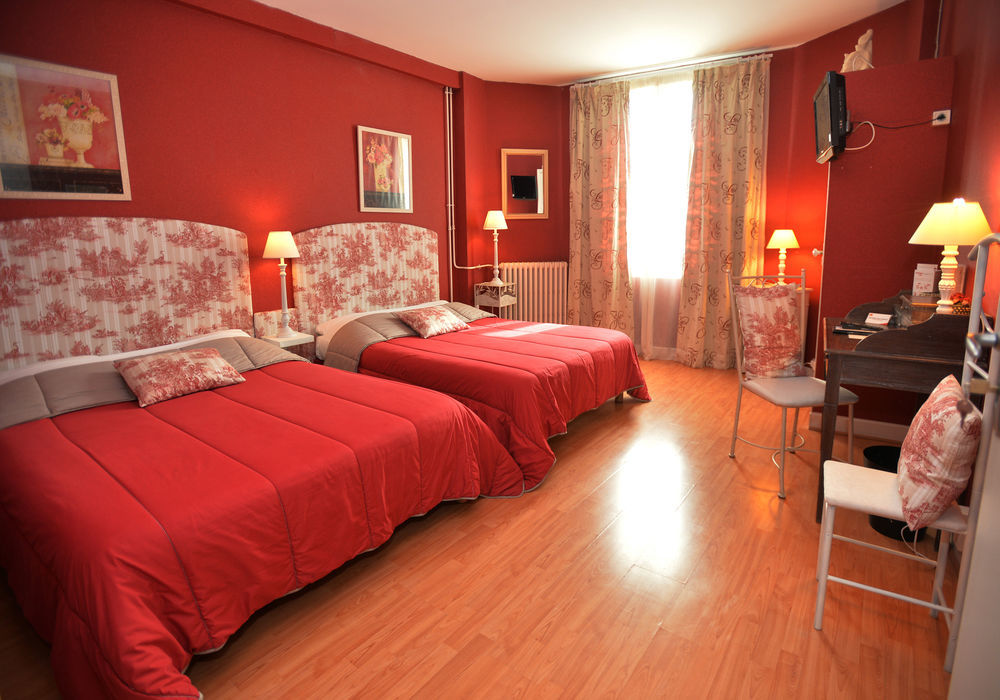 Hotel La Croix Blanche Tarbes Buitenkant foto