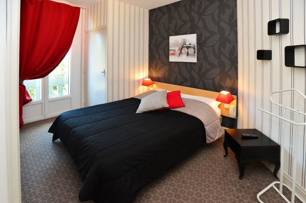 Hotel La Croix Blanche Tarbes Buitenkant foto