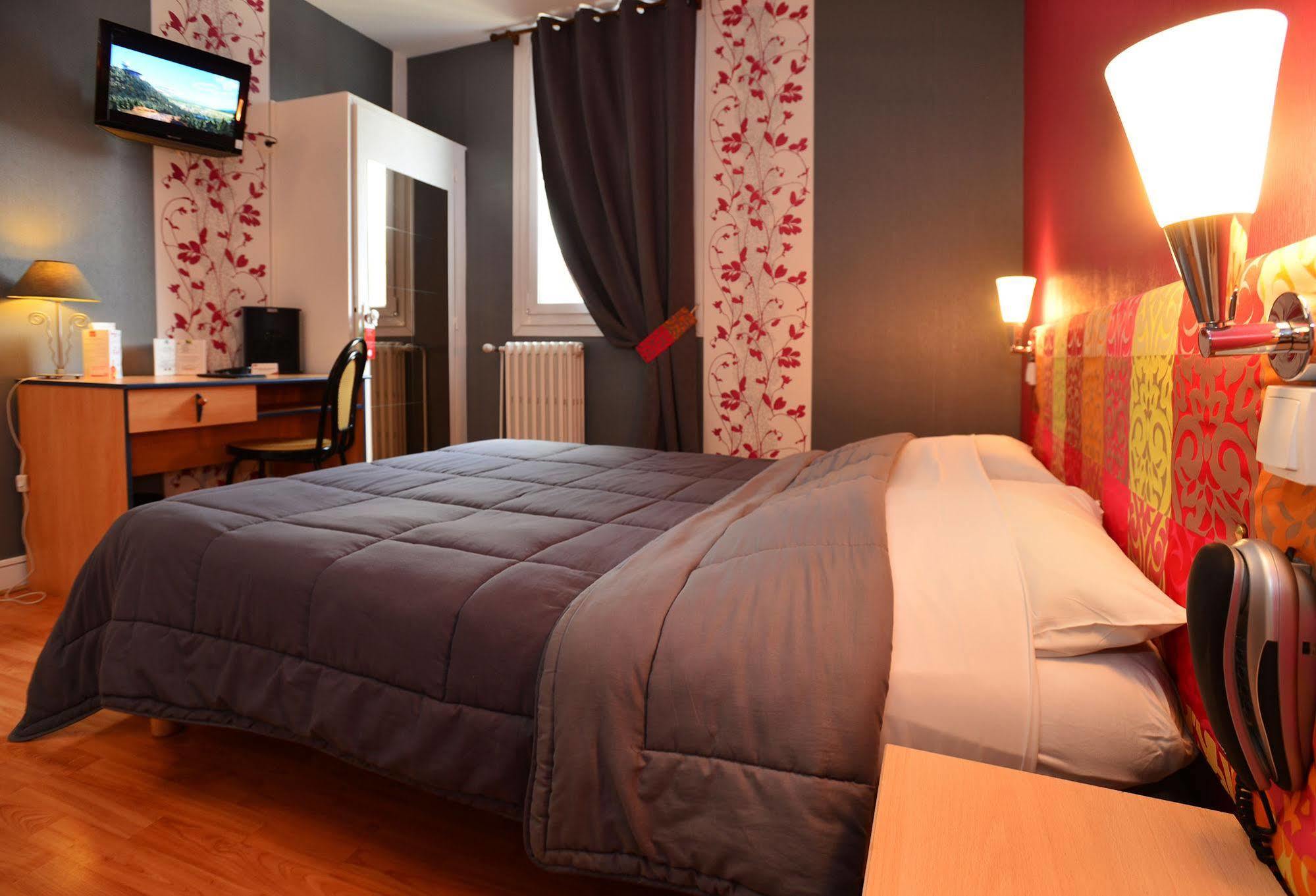 Hotel La Croix Blanche Tarbes Buitenkant foto