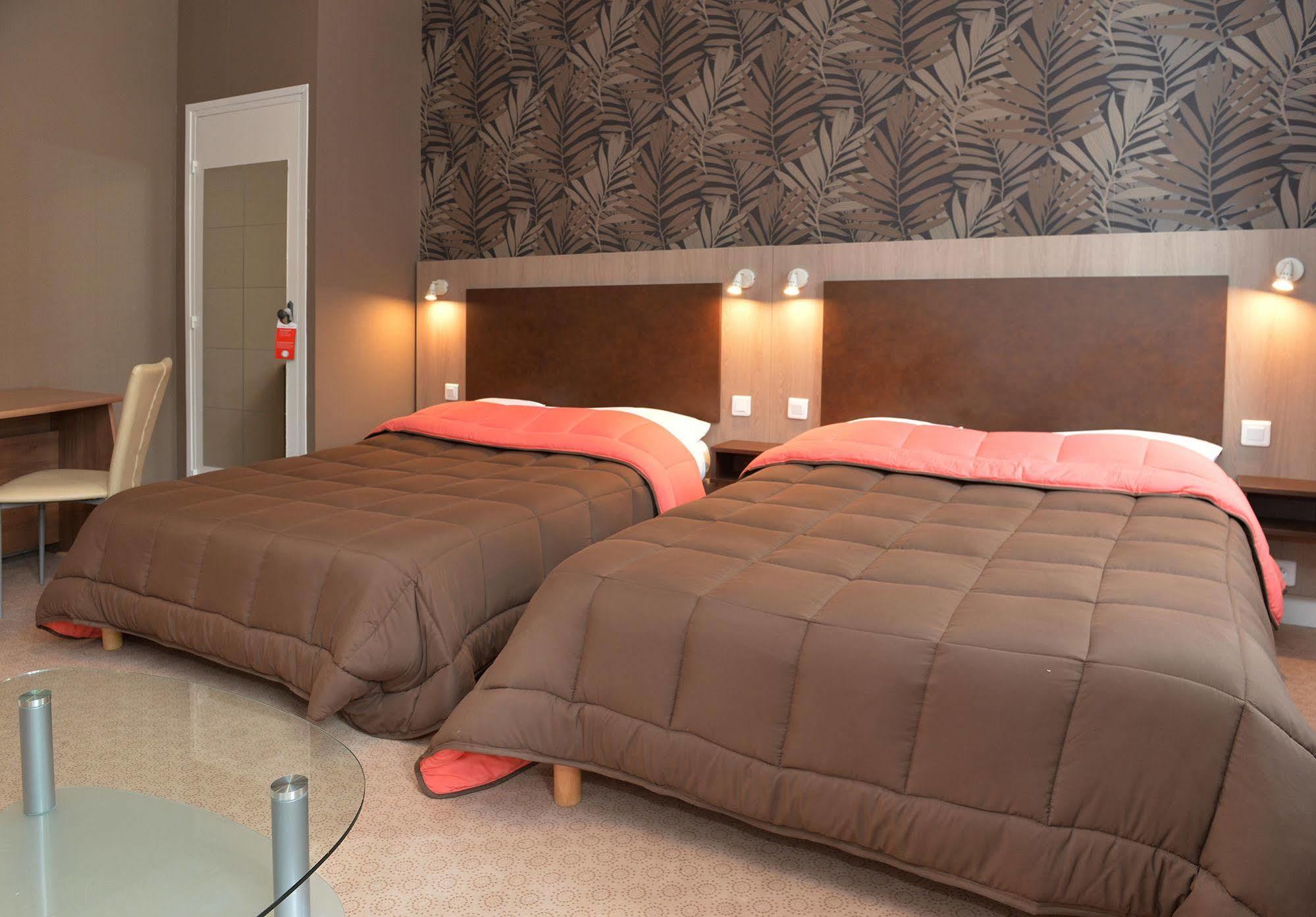 Hotel La Croix Blanche Tarbes Buitenkant foto