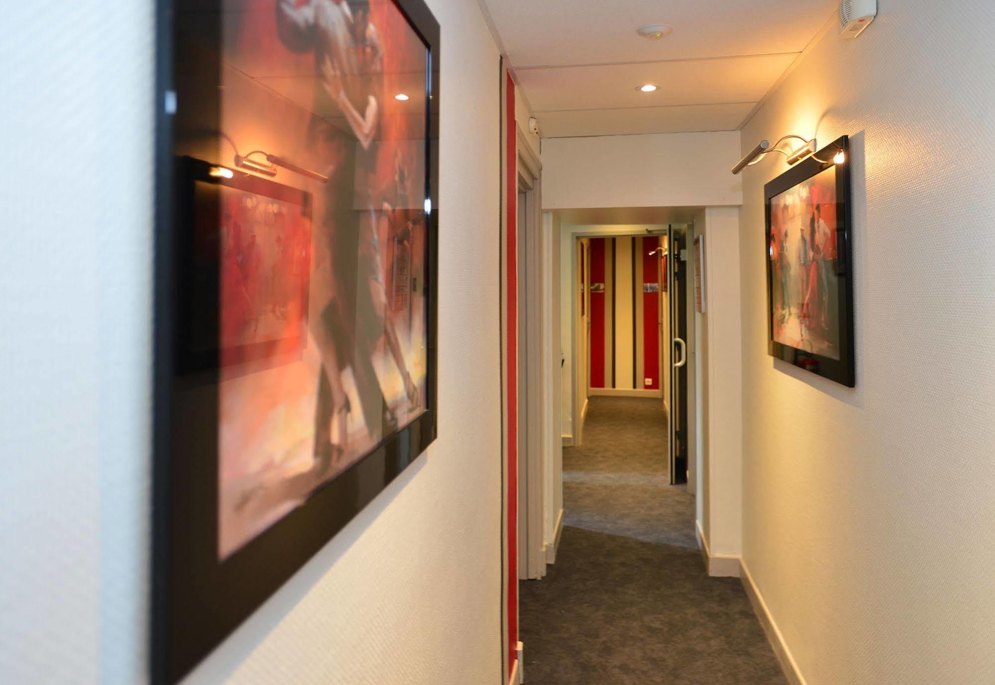 Hotel La Croix Blanche Tarbes Buitenkant foto
