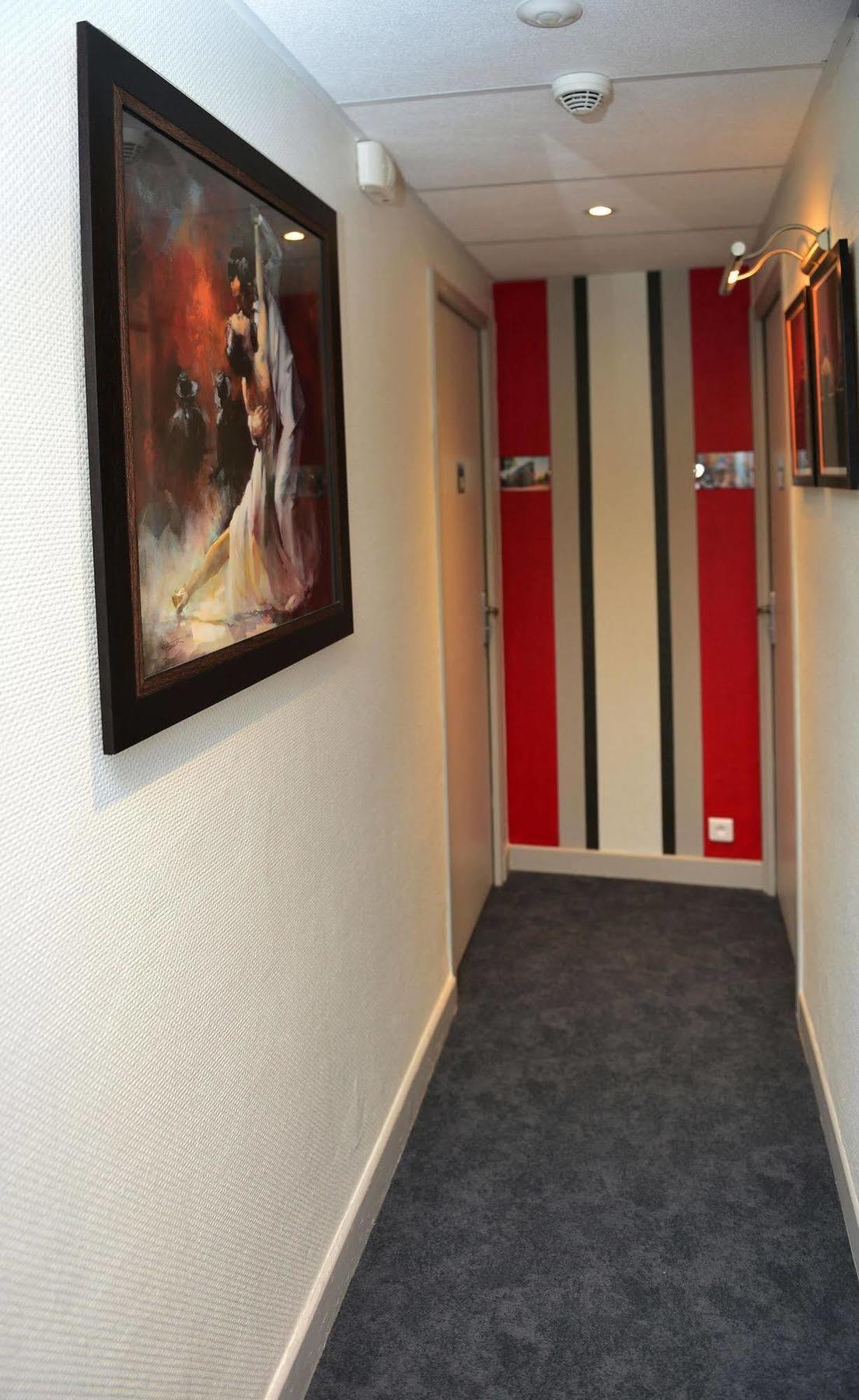 Hotel La Croix Blanche Tarbes Buitenkant foto