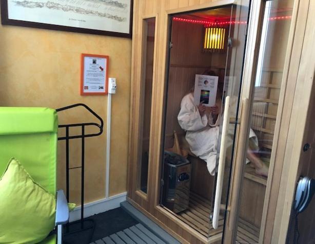 Hotel La Croix Blanche Tarbes Buitenkant foto